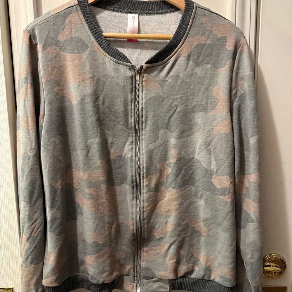 No Boundaries Camo Full Zip Top - Picture 1 of 7